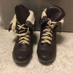 Womens winter boots.